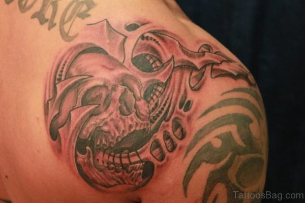 Biomechanical Skull Tattoo
