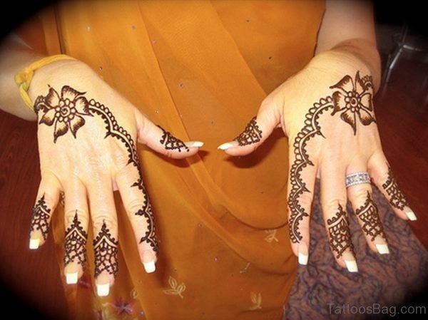 Elegant Finger Tattoo