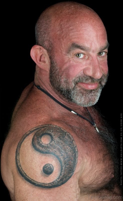 Lovely Yin Yang Shoulder Tattoo Design