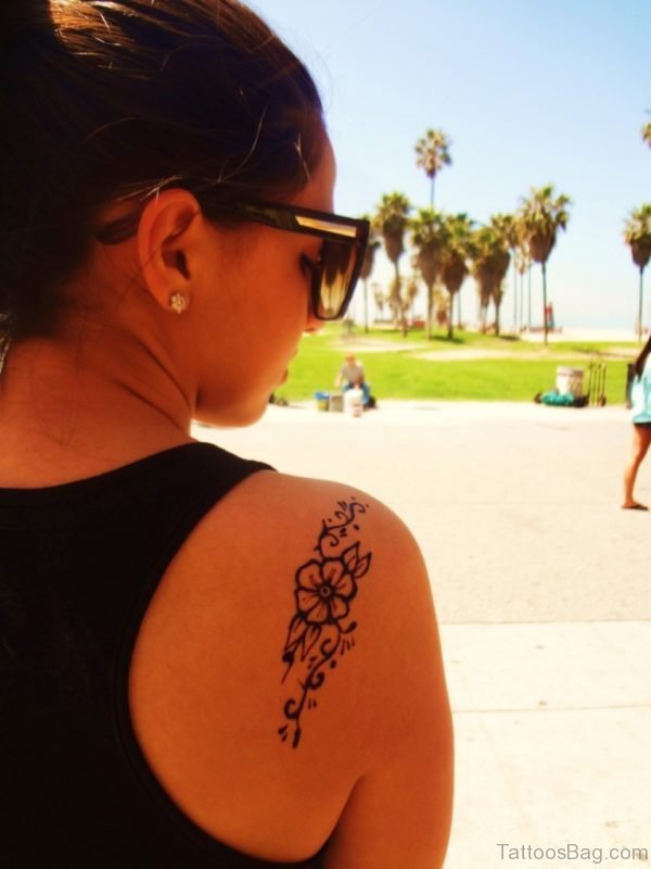 Simple Henna Design On Back Shoulder
