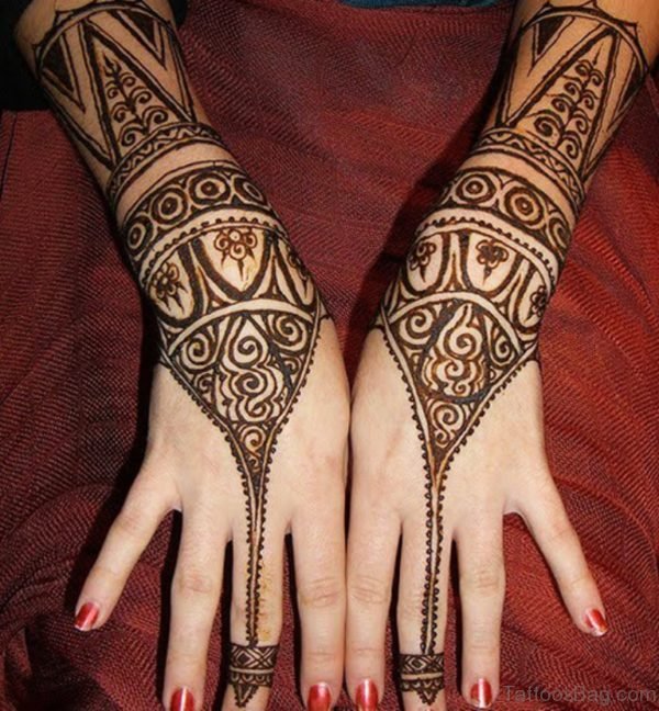 Wonderful Henna Tattoo On Finger