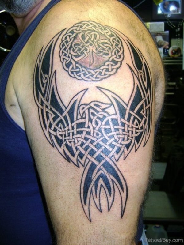 Amazing Celtic Tattoo On Shoulder
