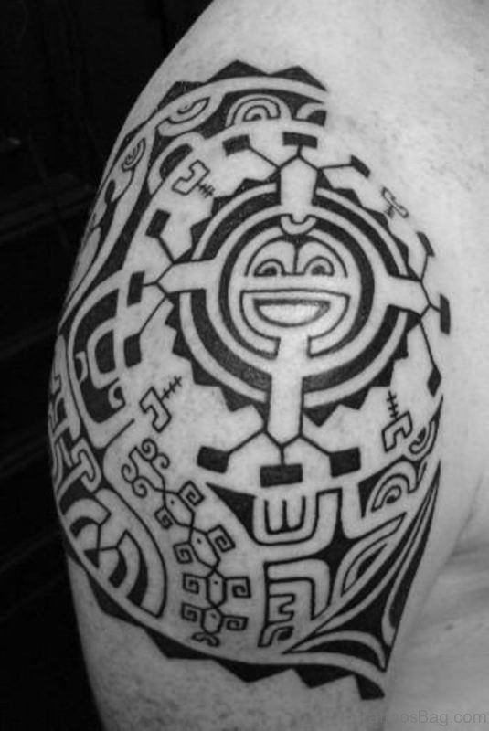 Cool Desing Samoan Tattoo On Shoulder