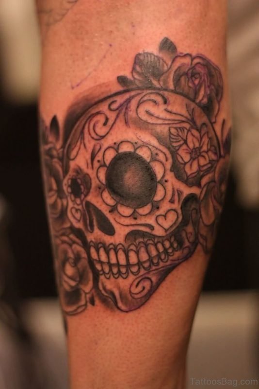 Grey Ink Long Wicked Skull Tattoo On Leg