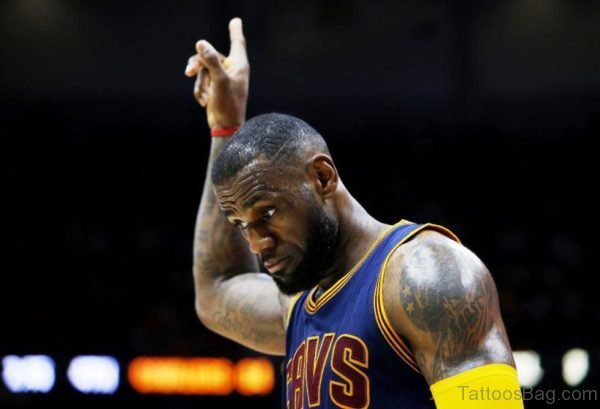 Stunning Shoulder Tattoo Of Player