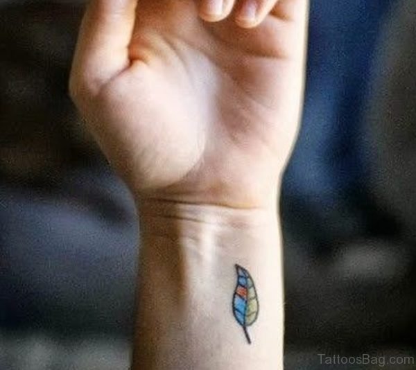 15 Adorable Leaf Tattoos On Wrist