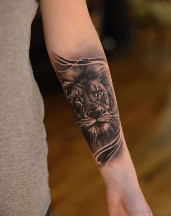 Dark Ink Lion Tattoo On Arm