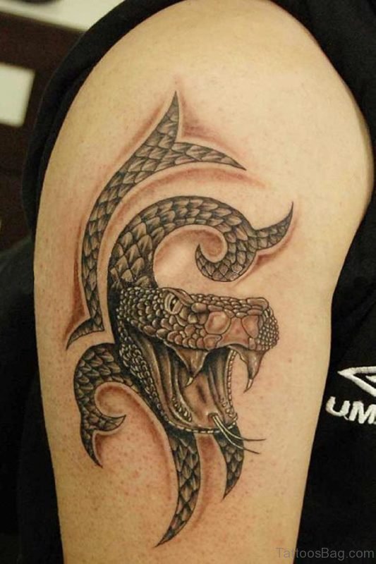 Fine Snake Tattoo On Shoulder