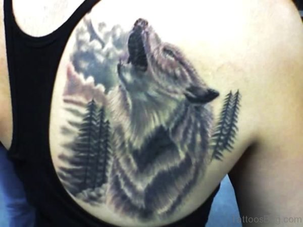 Marvelous Alpha Wolf Tattoo On Back Shoulder
